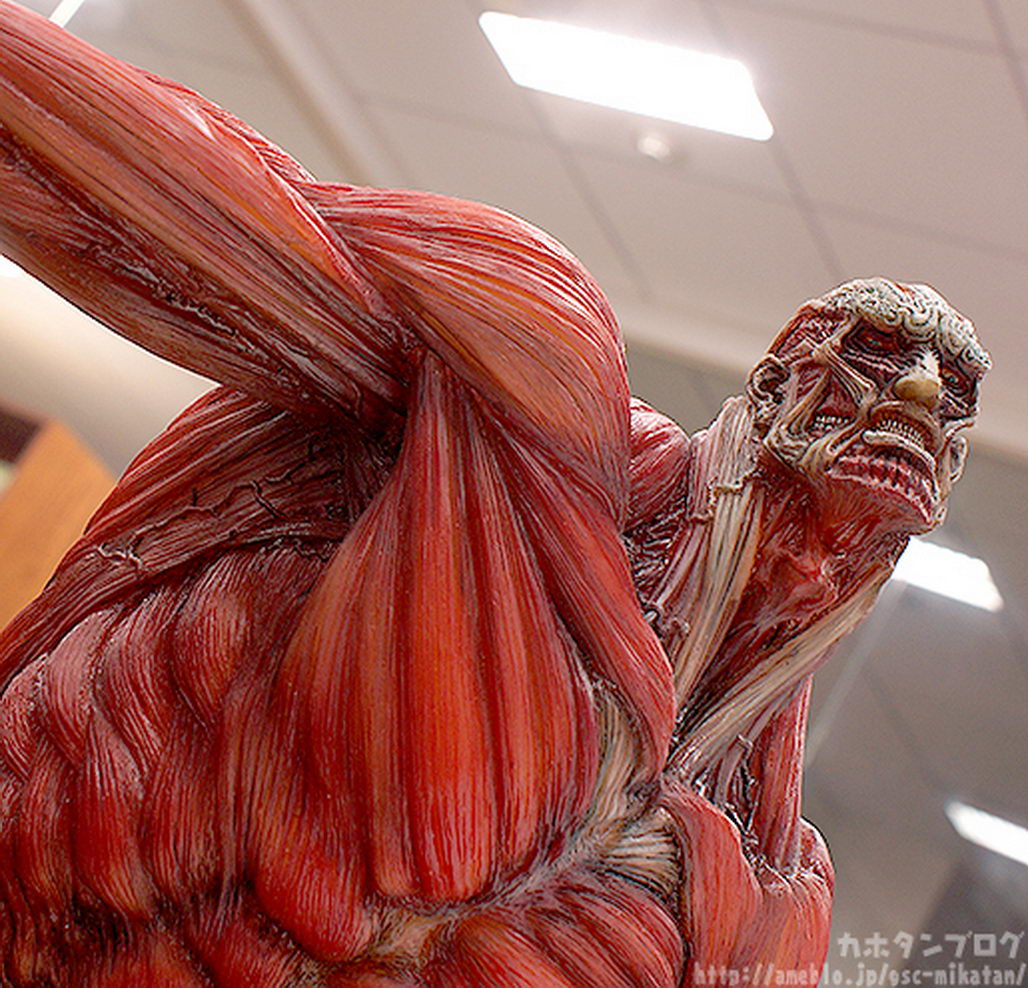 colossal titan statue by good smile company